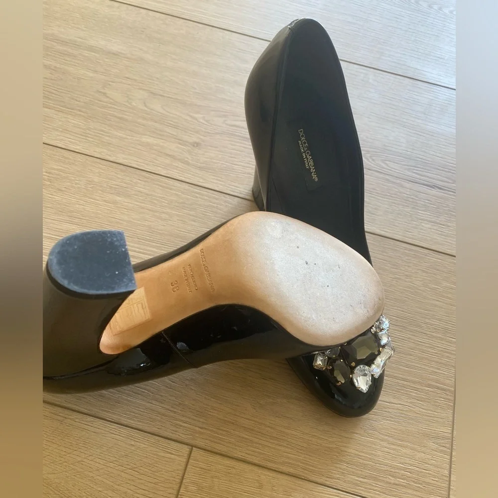 Dolce & Gabbana
Patent Leather Floral embellished Pumps size 38 - Picture 4 of 4